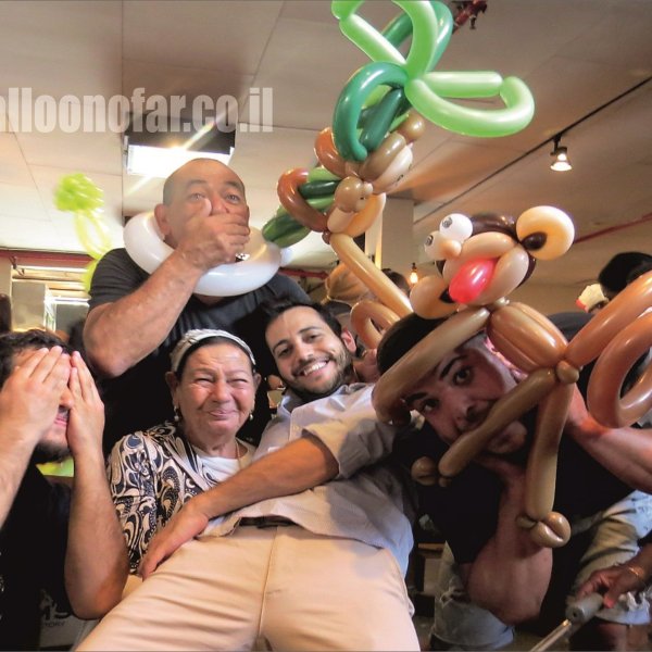 כובעי בלונים לרחבת הריקודים קופים
