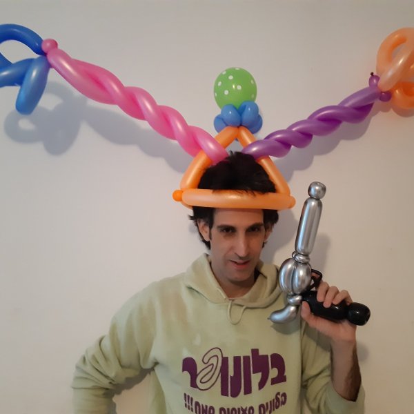 כובעי בלונים משוגעים עם אקדח