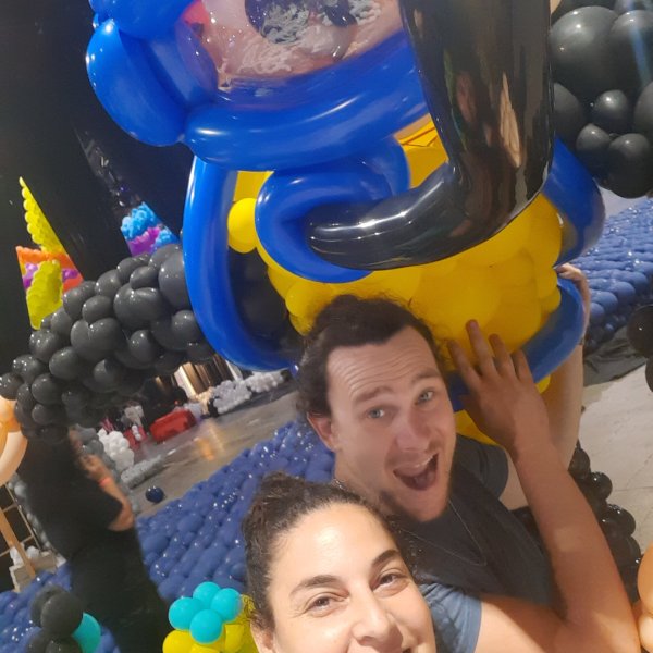 פסל בלונים מתחת למים